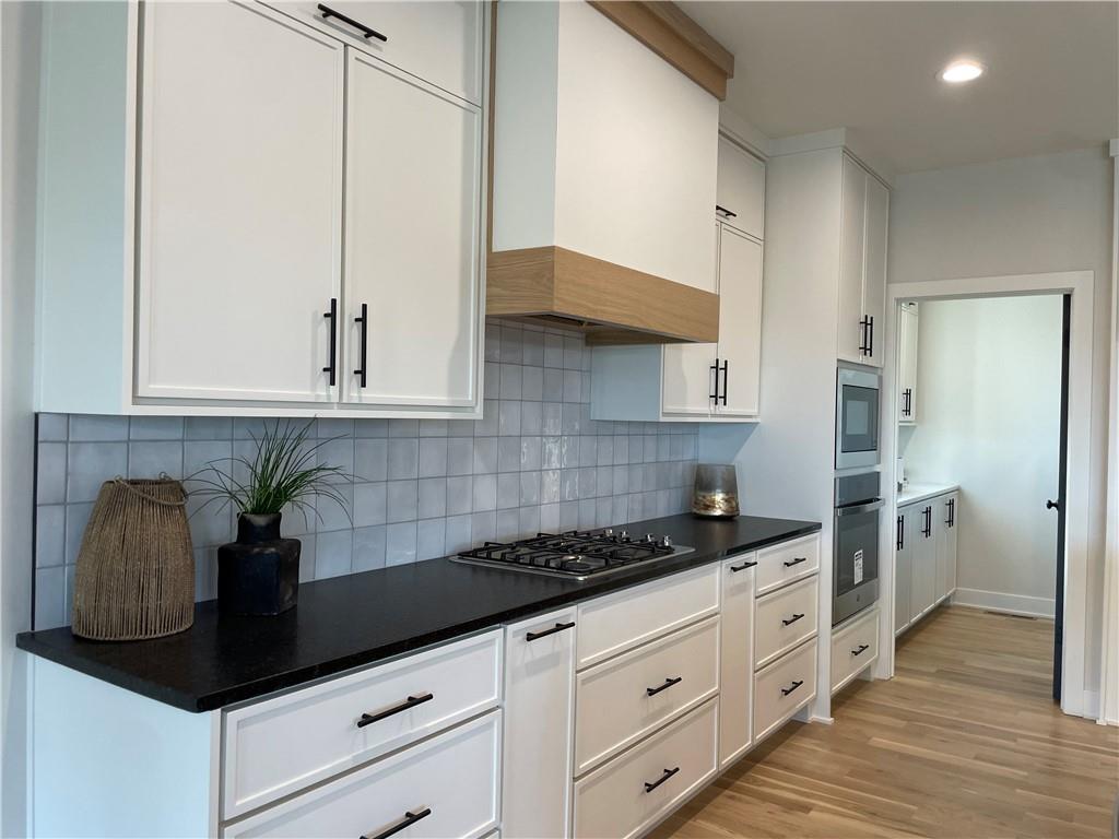 9019 Freedom Street Lenexa, KS 66227 - Photo 10 of 37