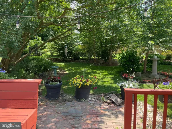 a black and white photo of a painting