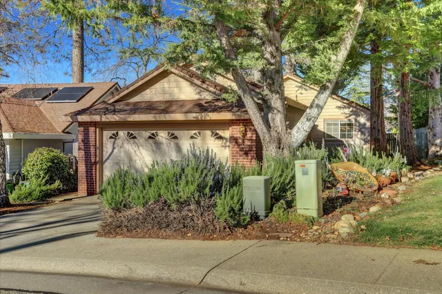 $439,000 | 353 Vistamont Drive, Grass Valley, CA 95945