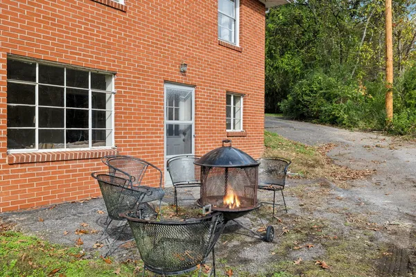 $989,000 | 404 Van Hook Drive, Ashland City, TN 37015