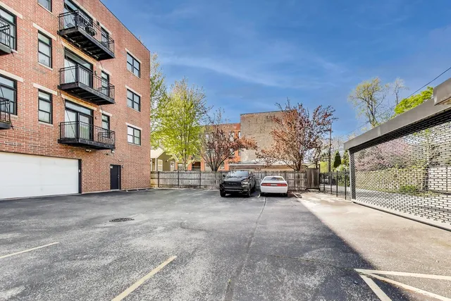 $1,692,600 | 4043 South Drexel Boulevard, Chicago, IL 60653