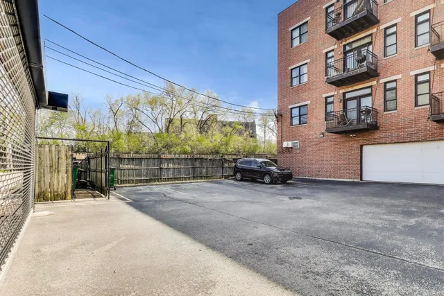 $1,692,600 | 4043 South Drexel Boulevard, Chicago, IL 60653