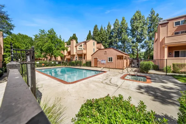 a view of a house with backyard and trees