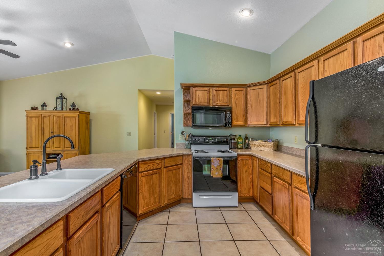 55613 Swan Road Bend, OR 97707 - Photo 9 of 25 Additional Photo