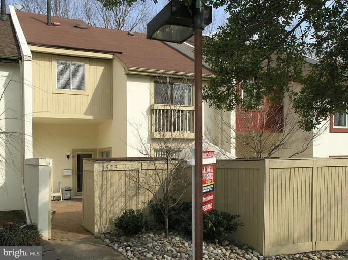 1523 Inlet Court Reston, VA 20190 - Photo 1 of 30 Exterior (Main)
