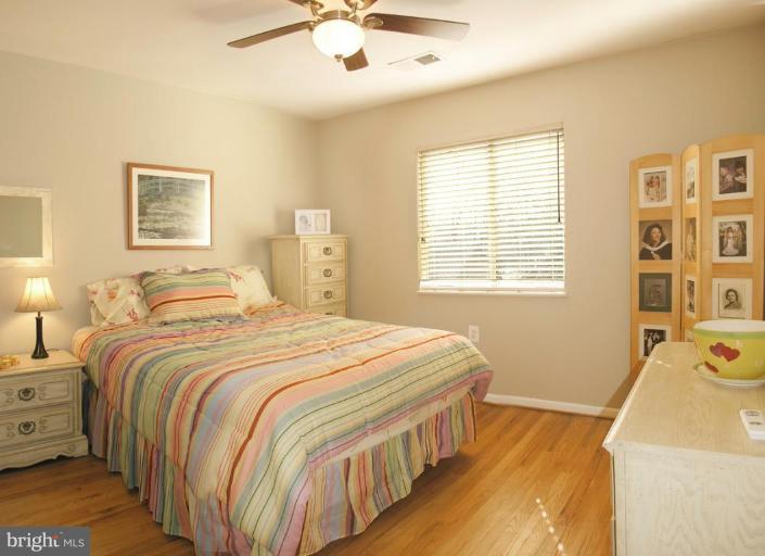 1523 Inlet Court Reston, VA 20190 - Photo 17 of 30 Bedroom #4