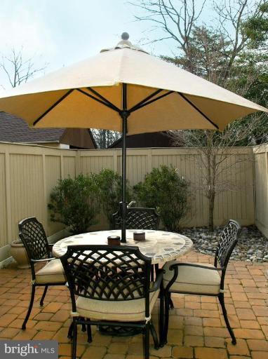 1523 Inlet Court Reston, VA 20190 - Photo 25 of 30 Patio 2