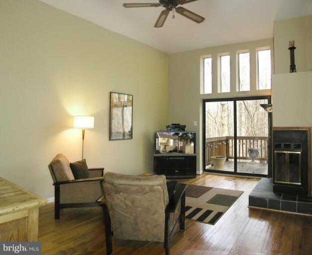 1523 Inlet Court Reston, VA 20190 - Photo 8 of 30 Family Room