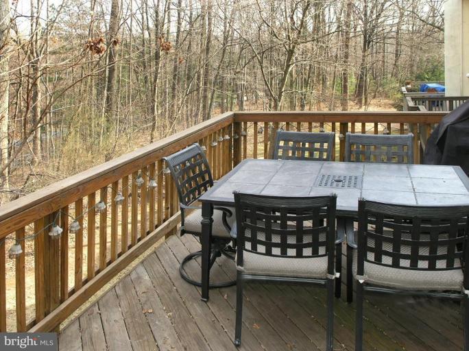 1523 Inlet Court Reston, VA 20190 - Photo 9 of 30 Deck