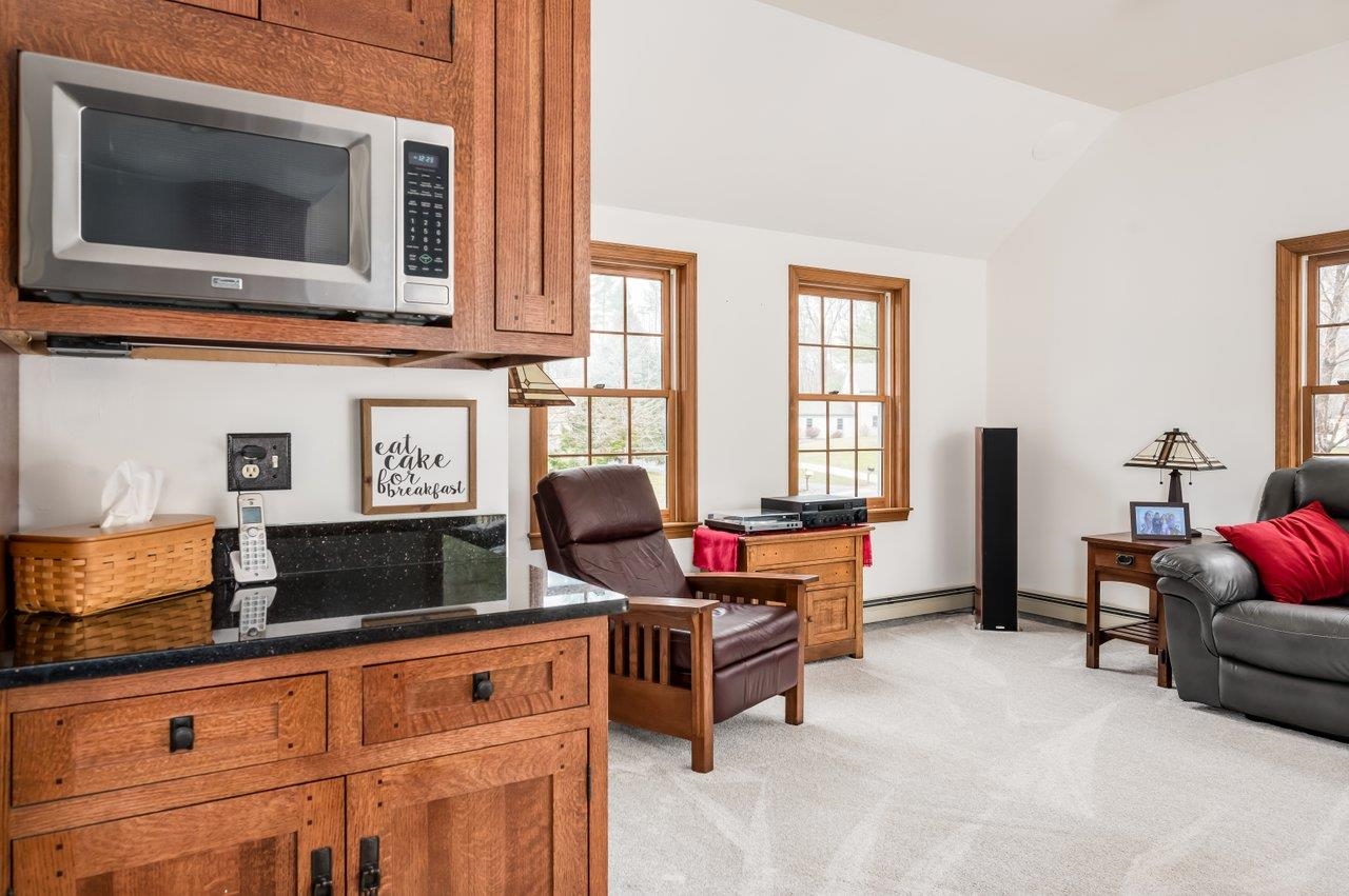 4 Meader Lane Durham, NH 03824 - Photo 7 of 34