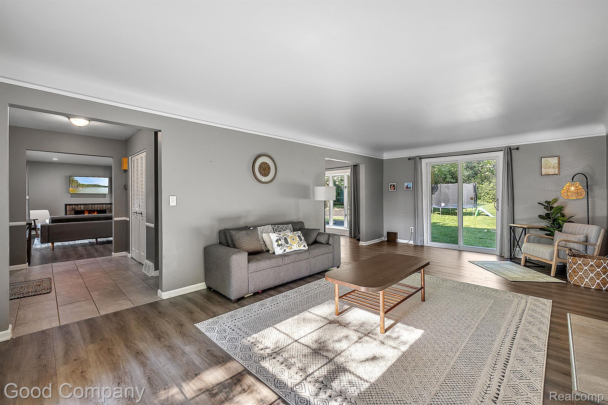 5450 Lahser Road Bloomfield Hills, MI 48302 - Photo 13 of 44 Tons of natural light