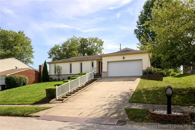 $299,900 | 528 Drawbrook Circle, New Albany, IN 47150