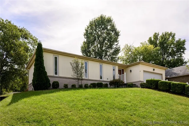 $299,900 | 528 Drawbrook Circle, New Albany, IN 47150
