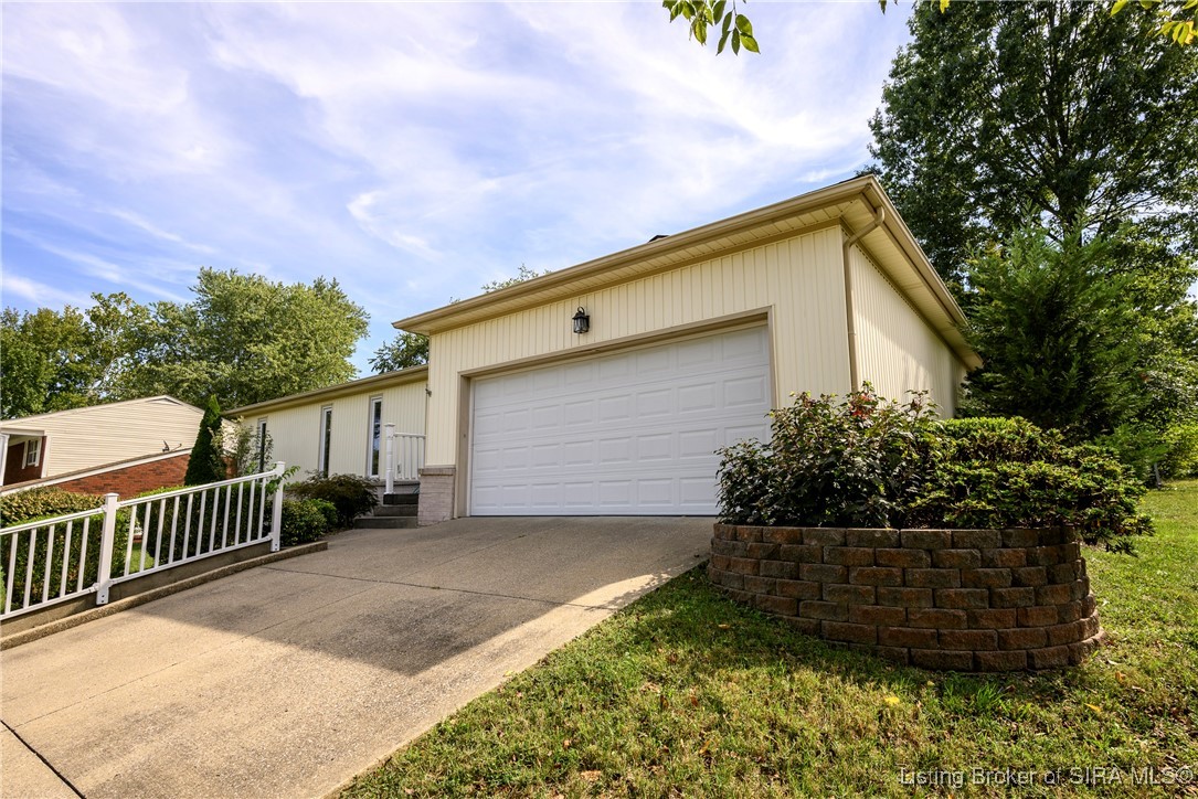 528 Drawbrook Circle New Albany, IN 47150 - Photo 4 of 38