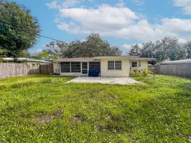 a view of a house with a backyard