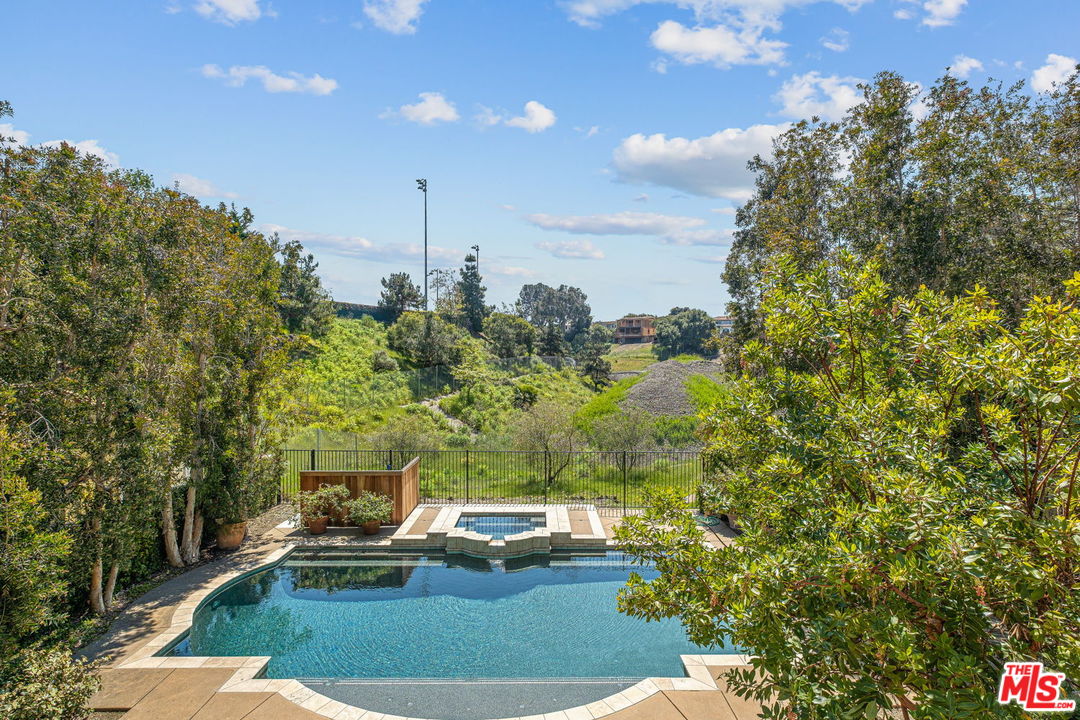 702 Patterson Place Pacific Palisades, CA 90272 - Photo 16 of 18 a view of a yard in front of house