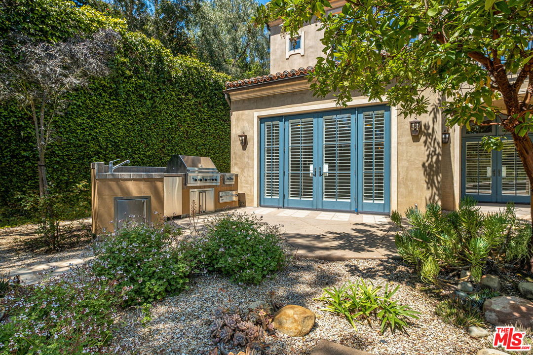 702 Patterson Place Pacific Palisades, CA 90272 - Photo 17 of 18 front view of a house with a yard