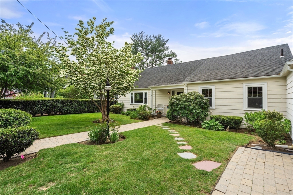 39 Manton Road Swampscott, MA 01907 - Photo 3 of 35 Gallery Image 3