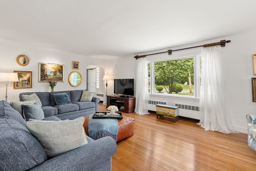 39 Manton Road Swampscott, MA 01907 - Photo 7 of 35 Gallery Image 7