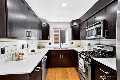 $639,000 | 2122 Northeast 89th Street, Seattle, WA 98115