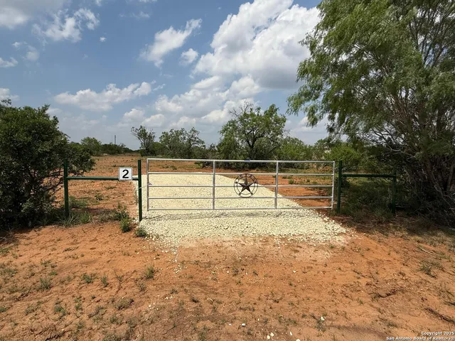 $134,900 | 2 Fm 140, Bigfoot, TX 78005