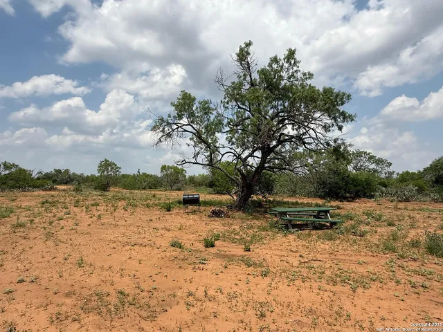 $134,900 | 2 Fm 140, Bigfoot, TX 78005