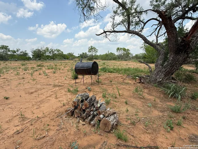 $134,900 | 2 Fm 140, Bigfoot, TX 78005