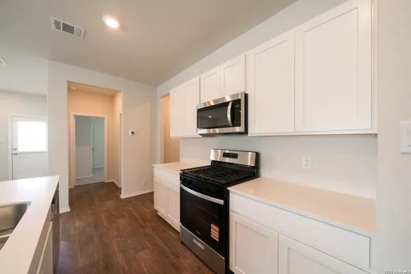 $2,600 | 111 Sabine Gull, San Antonio, TX 78253