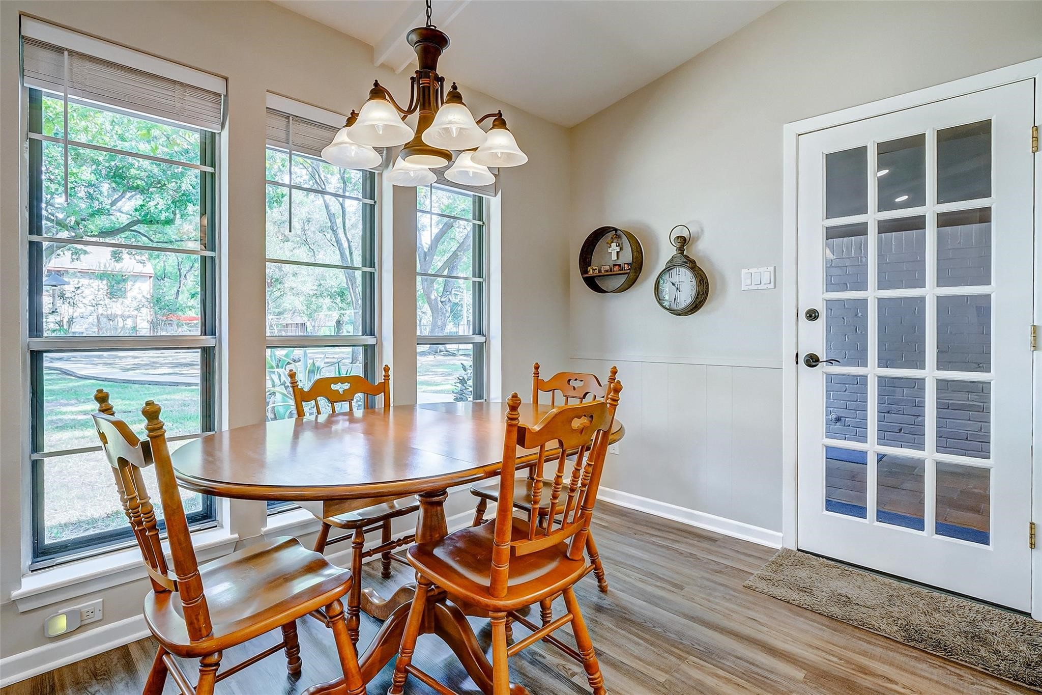 9218 Hammerly Boulevard Houston, TX 77080 - Photo 13 of 40 a view of a dining room with furniture window and outside view