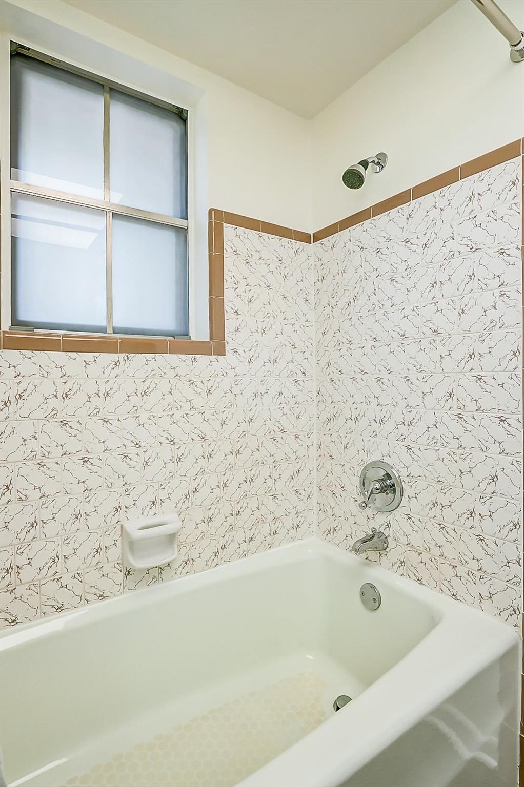 9218 Hammerly Boulevard Houston, TX 77080 - Photo 23 of 40 a bathroom with a bathtub