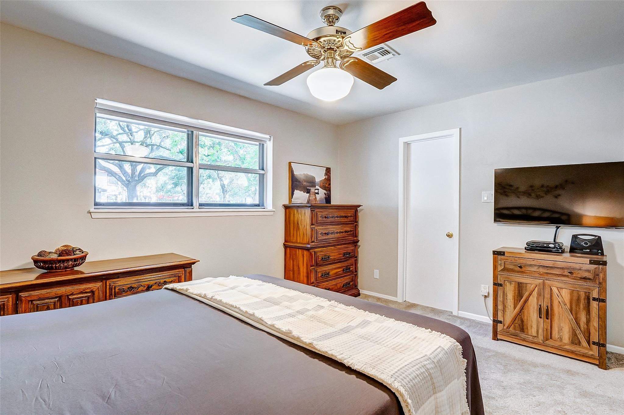 9218 Hammerly Boulevard Houston, TX 77080 - Photo 30 of 40 a bedroom with a bed and a flat screen tv