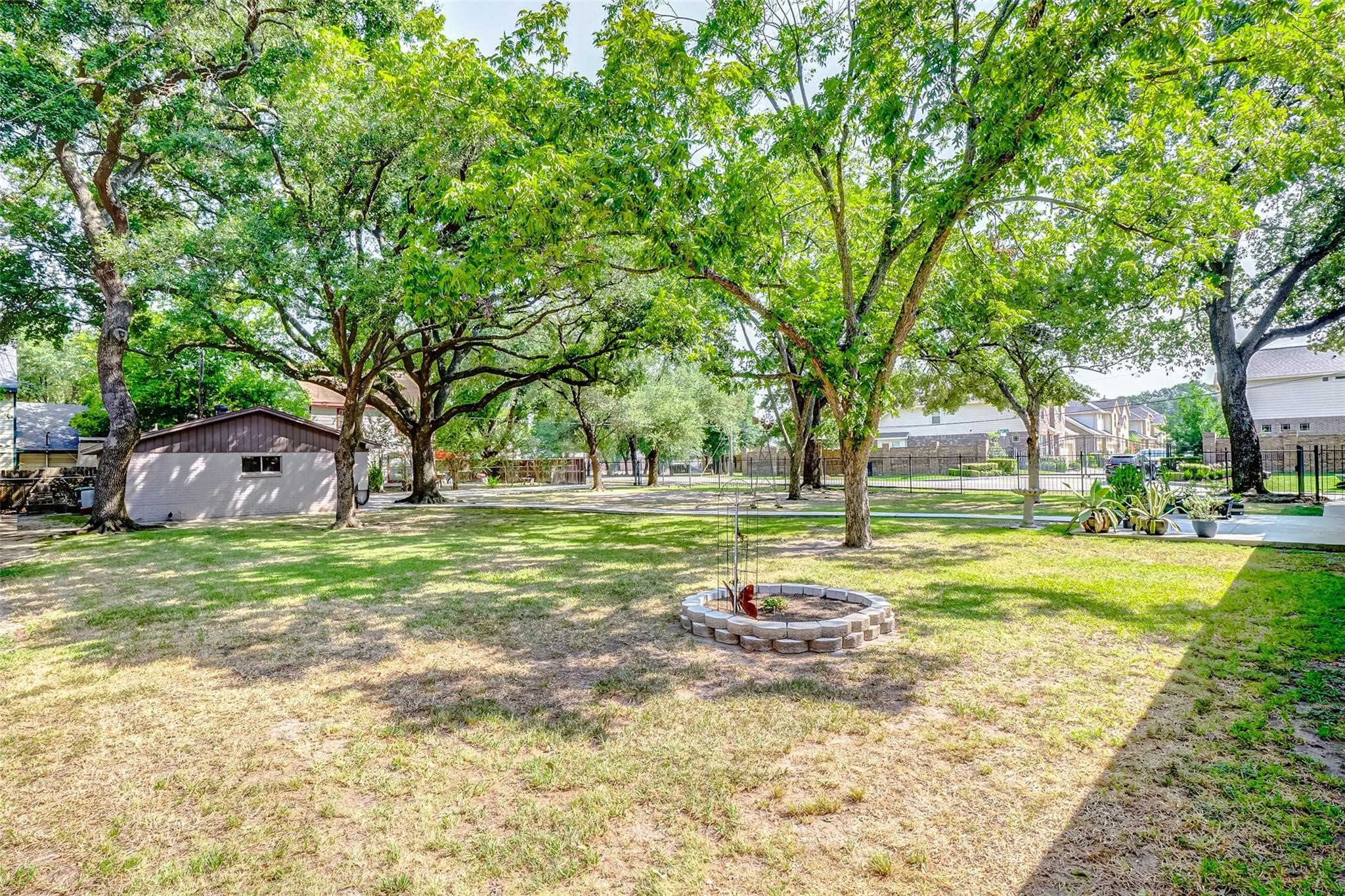 9218 Hammerly Boulevard Houston, TX 77080 - Photo 34 of 40 a view of a garden with a tree