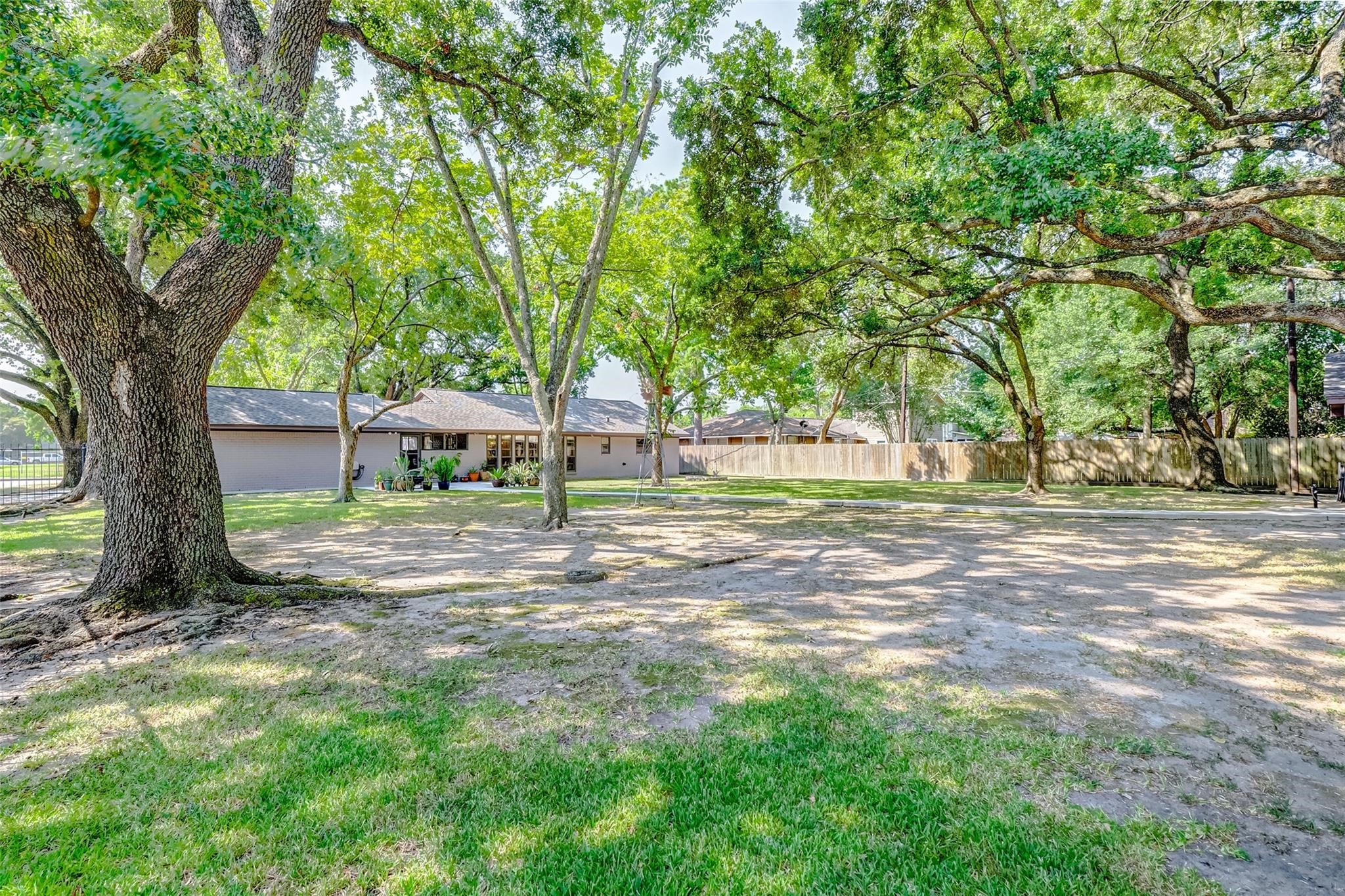 9218 Hammerly Boulevard Houston, TX 77080 - Photo 36 of 40 a view of backyard with green space