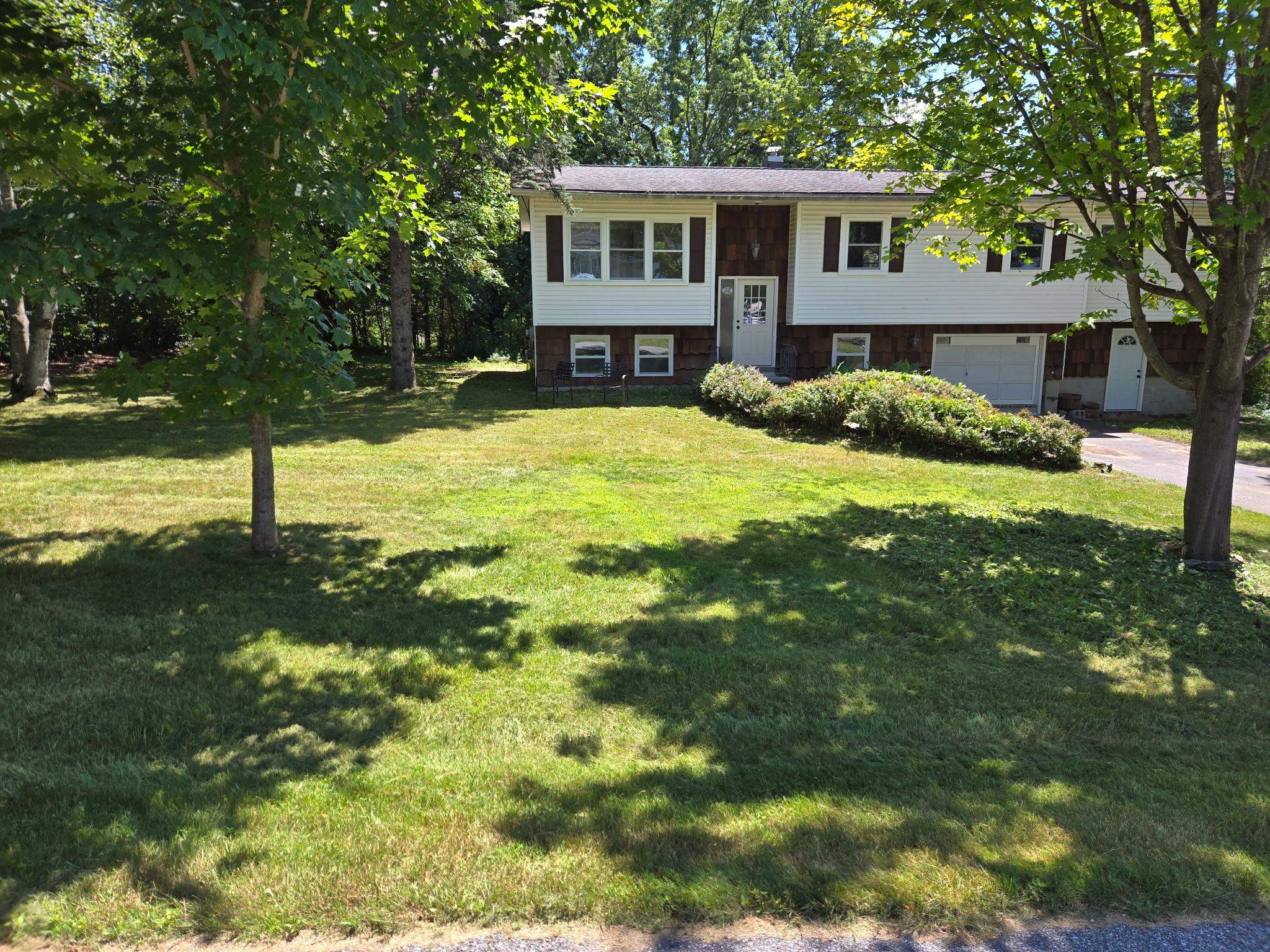 192 Lea Drive Williston, VT 05495 - Photo 2 of 23