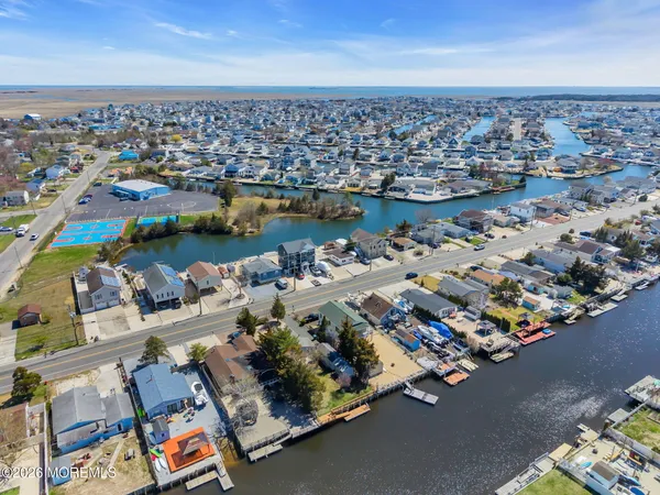 $375,000 | 413 Twin Lakes Boulevard, Little Egg Harbor, NJ 08087