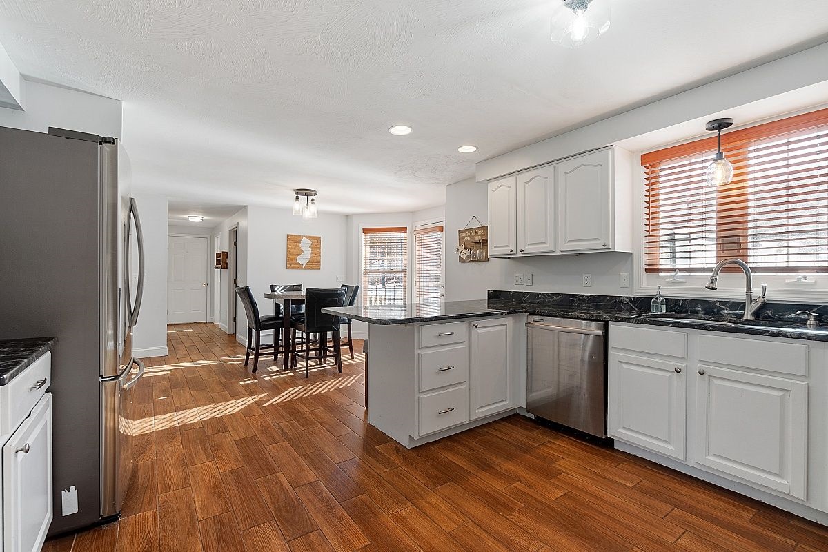 23 Birch Hill Road Salem, NH 03079 - Photo 8 of 40