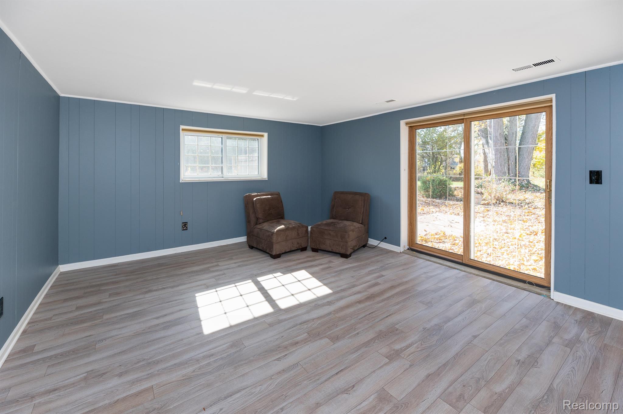 373 Bellarmine Drive Rochester, MI 48309 - Photo 10 of 15 Family Room with Door Wall to Patio