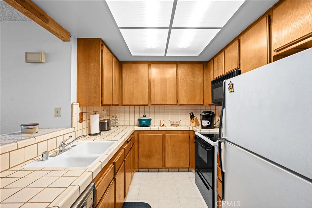 23 Country Mile Road Pomona, CA 91766 - Photo 6 of 36 Gallery Image 6