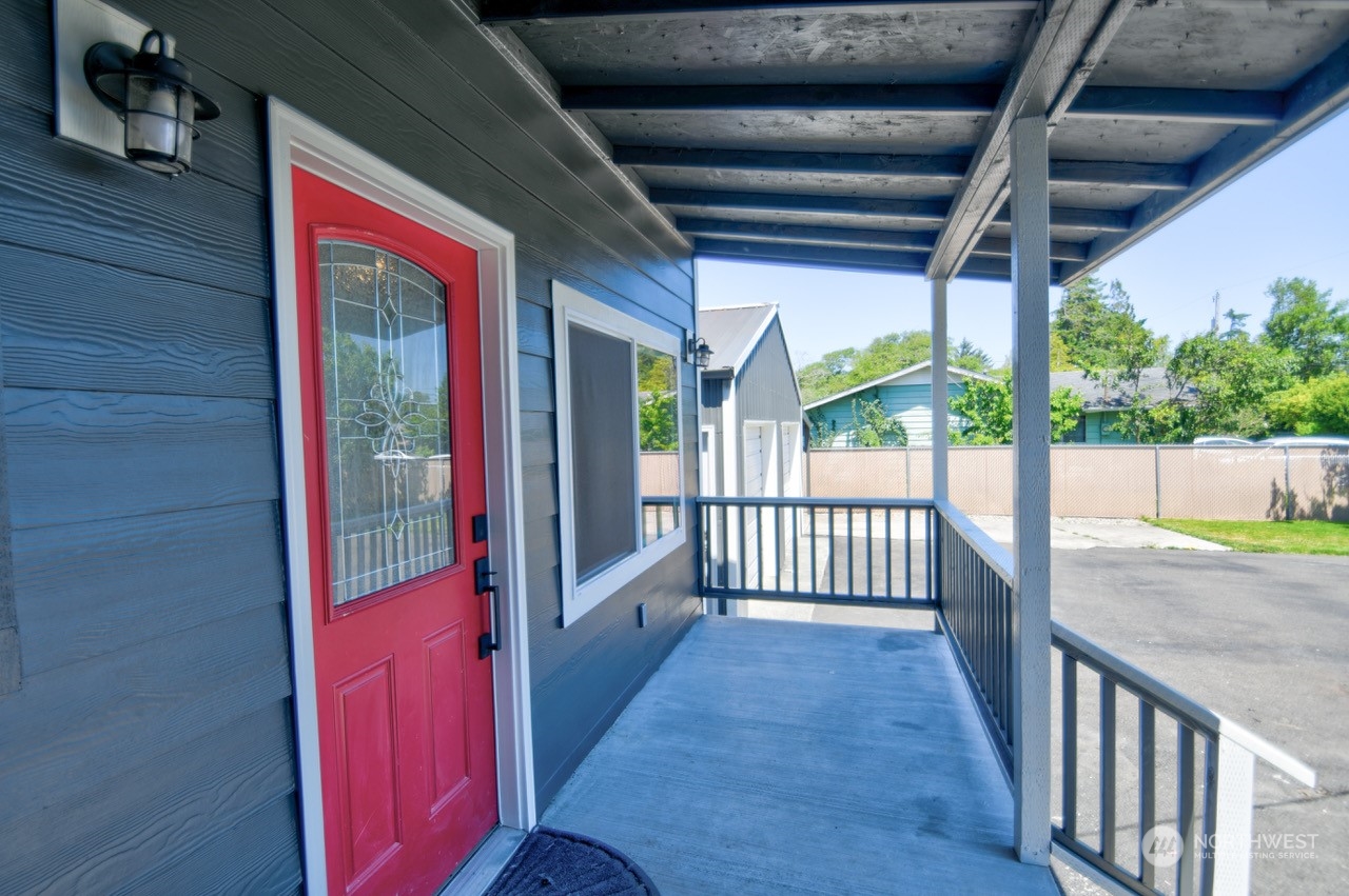 917 Calhoun Road Aberdeen, WA 98520 - Photo 4 of 37 Gallery Image 4