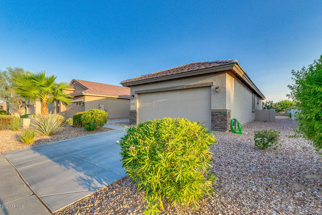 22585 West Moonlight Path Buckeye, AZ 85326 - Photo 18 of 49 09-Moonlight