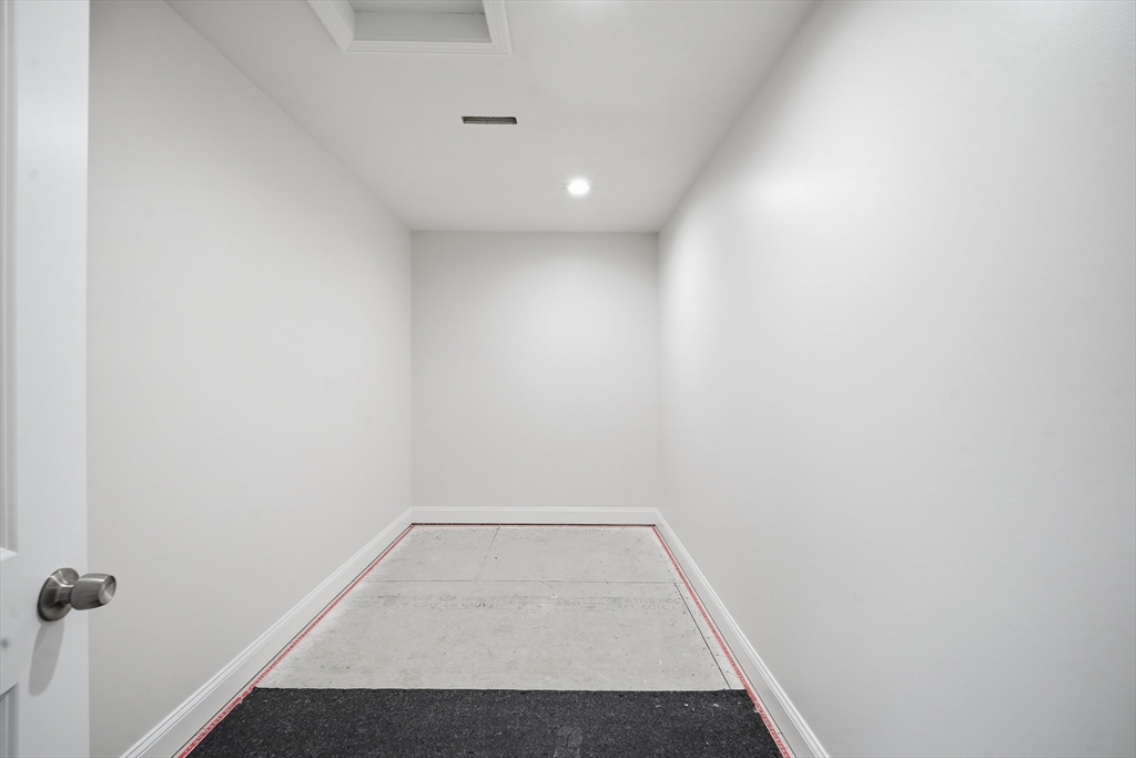 110 West Crystal Brook Drive Springfield, MA 01118 - Photo 38 of 40