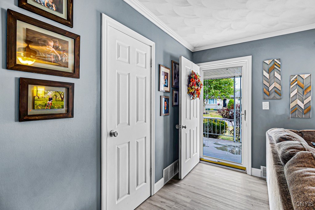 459 Euclid Road Utica, NY 13502 - Photo 10 of 29