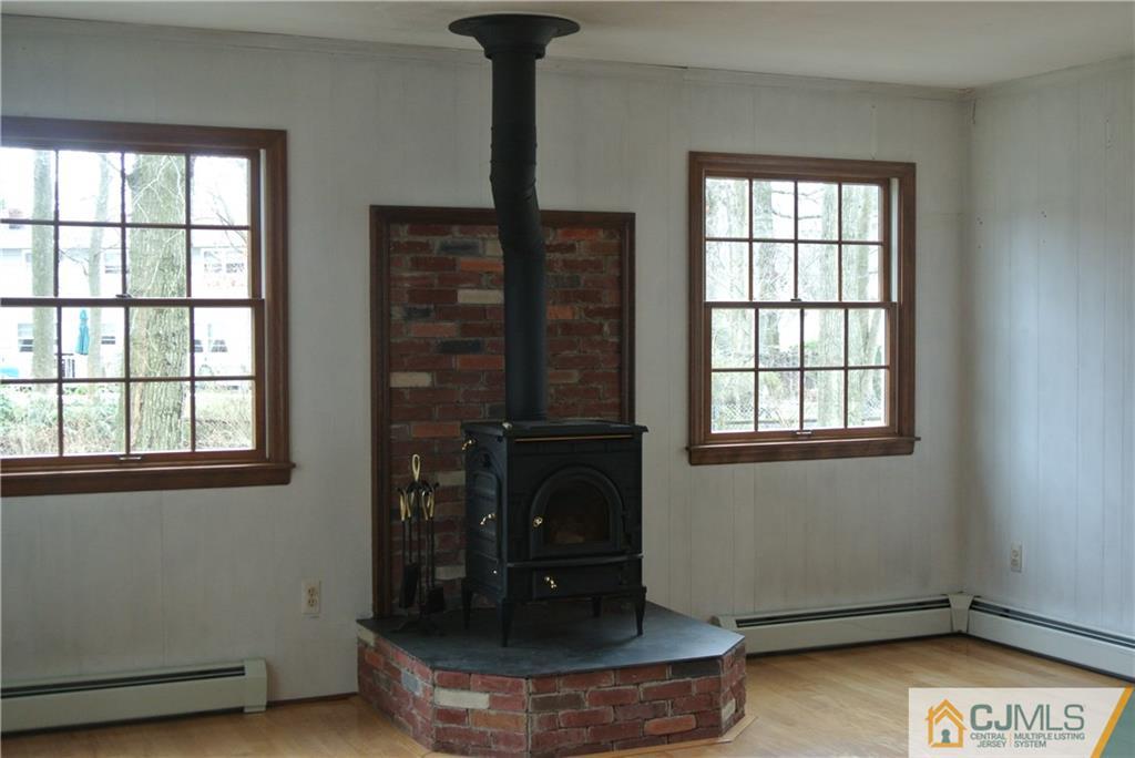 17 Woodruff Road Edison, NJ 08820 - Photo 5 of 25 an empty room with windows