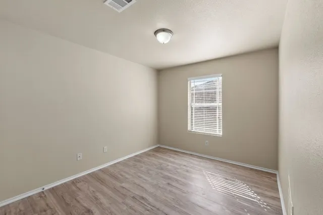 $299,900 | 137 Lignite Drive, Jarrell, TX 76537