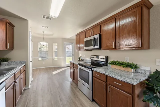 $299,900 | 137 Lignite Drive, Jarrell, TX 76537