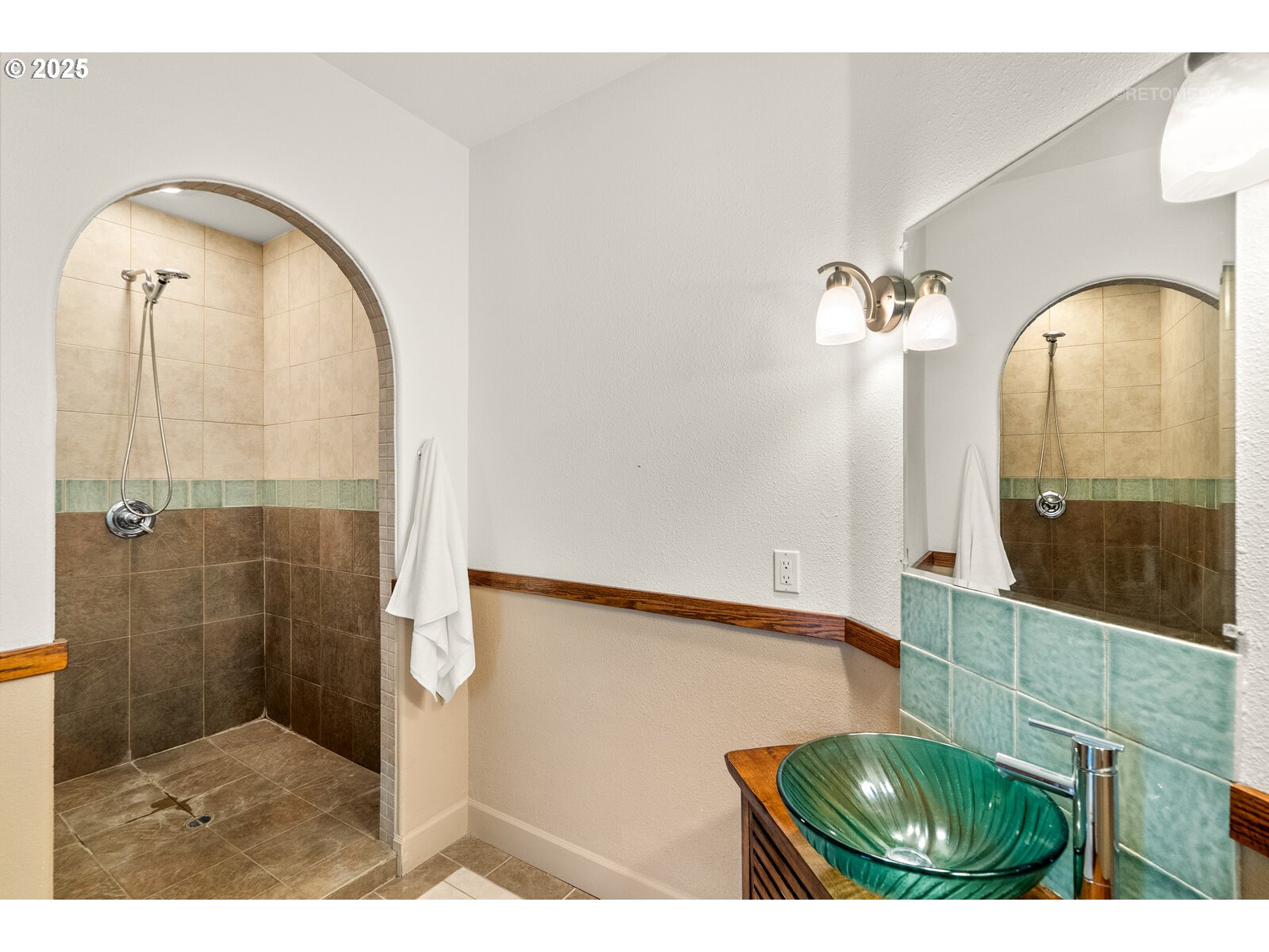 40811 Northwest Linklater Road North Plains, OR 97133 - Photo 17 of 48 a picture of a bathroom