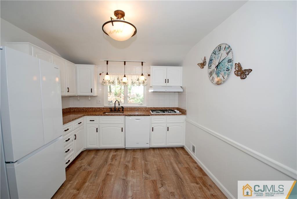 25 Barlow Road Edison, NJ 08817 - Photo 8 of 27