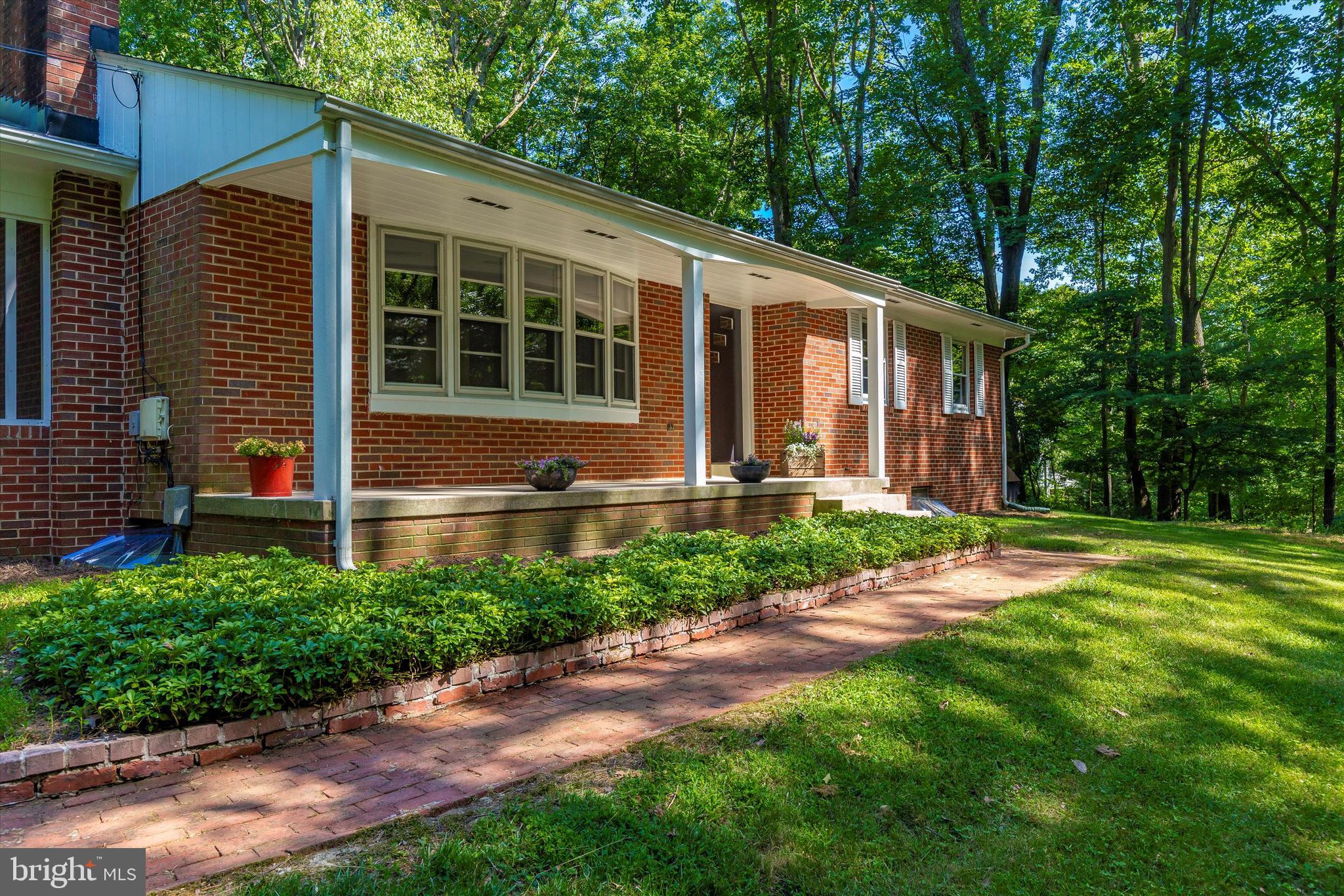 23915 Log House Road Gaithersburg, MD 20882 - Photo 3 of 36 Well maintained all brick rambler
