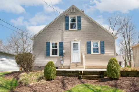 $385,000 | W63N391 Hillcrest Avenue, Cedarburg, WI 53012