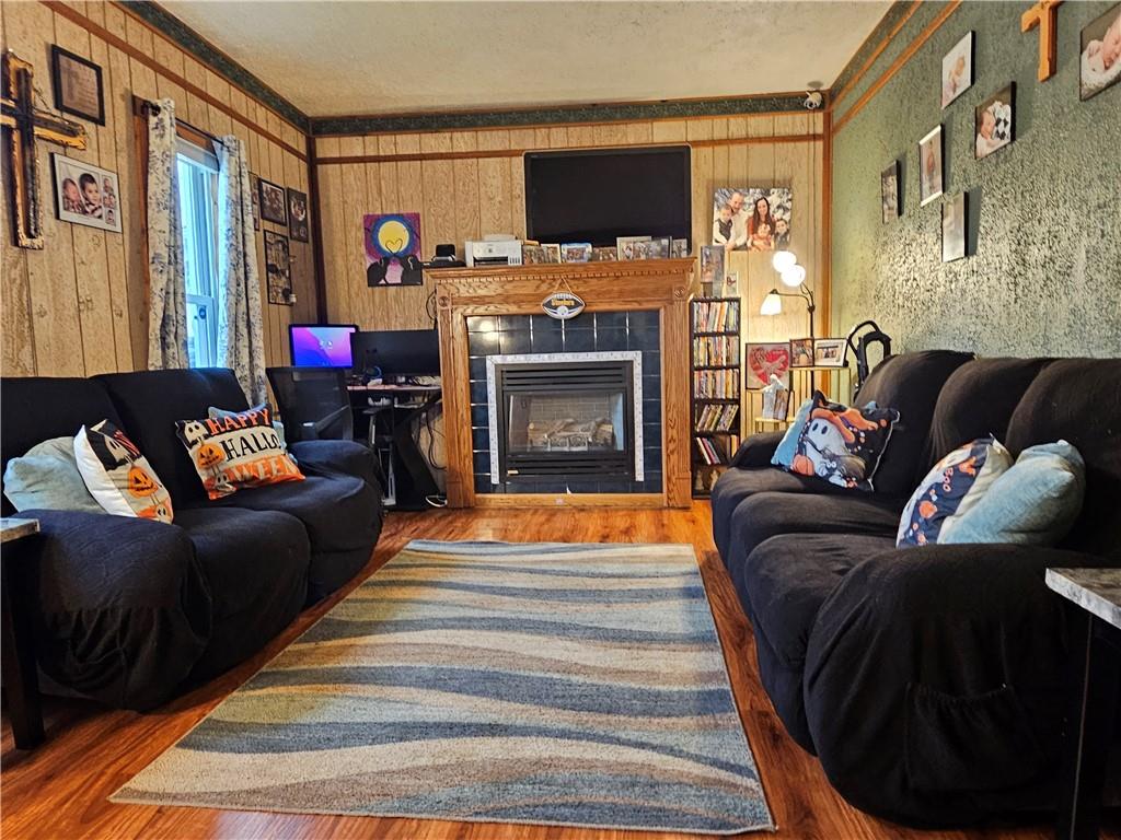 302 South Monroe Street Butler, PA 16001 - Photo 2 of 36 Living room